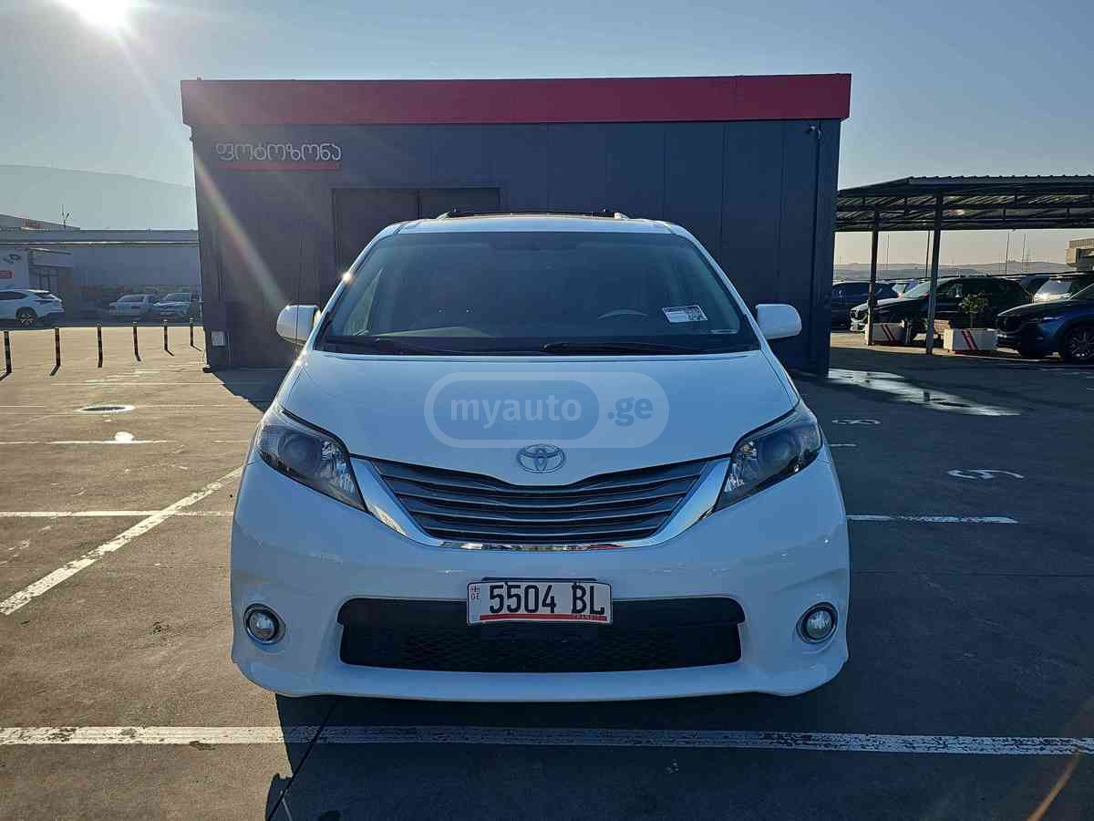 Toyota Sienna 2014 — photo 2
