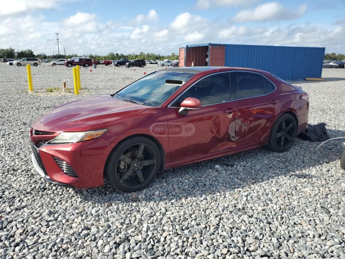 Toyota Camry 2018 — photo 2