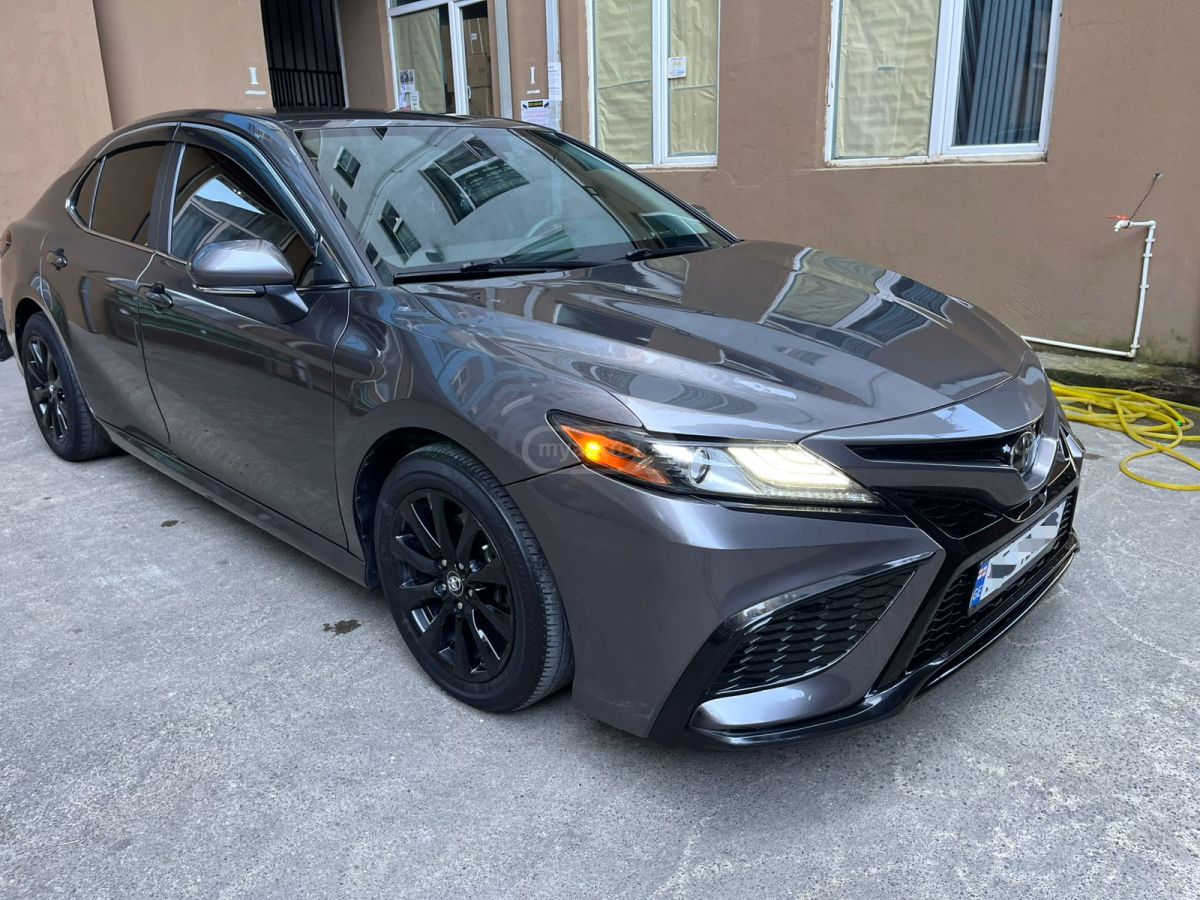 Toyota Camry 2020 — photo 2