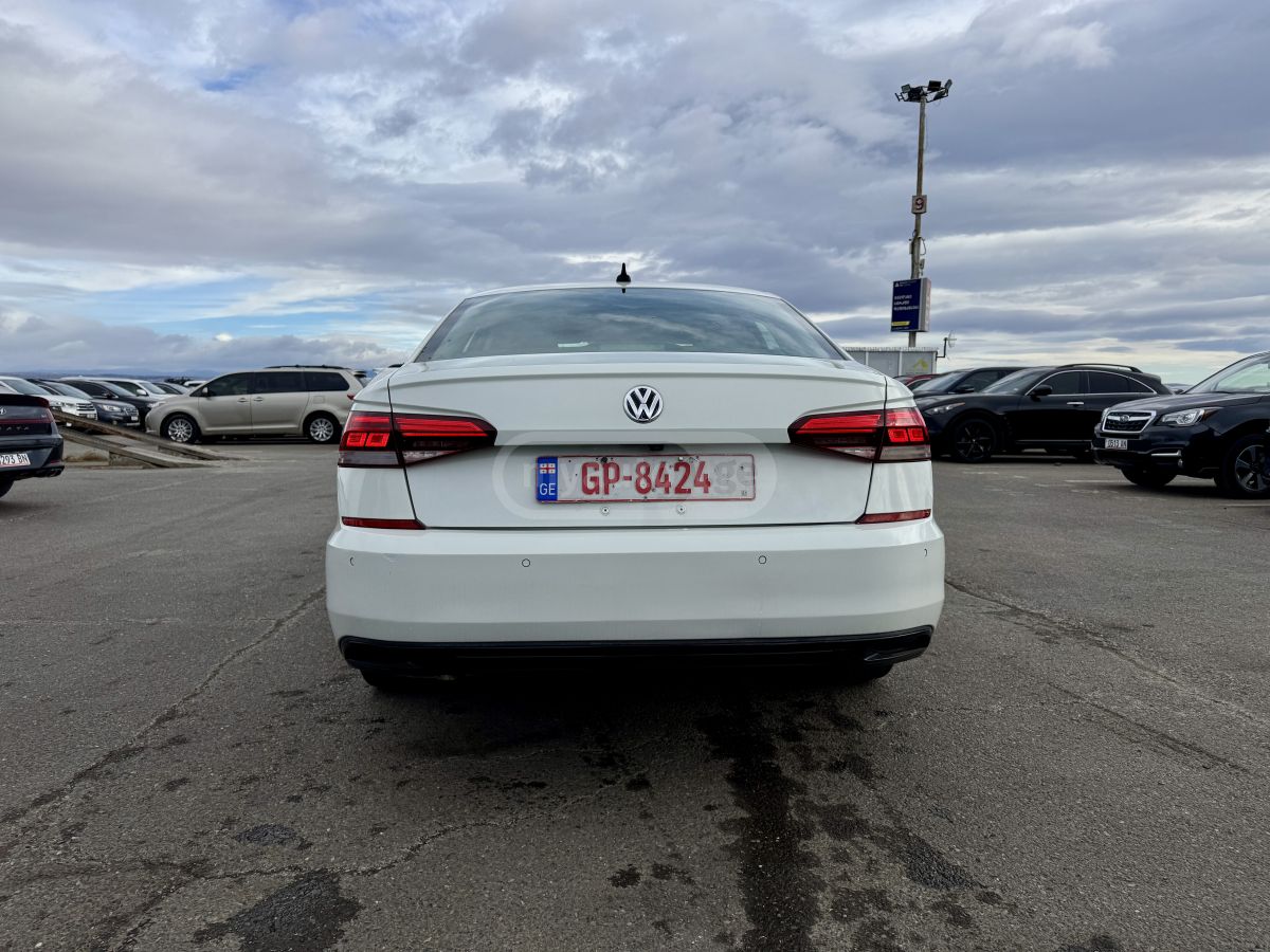 Volkswagen Passat 2020 — photo 2