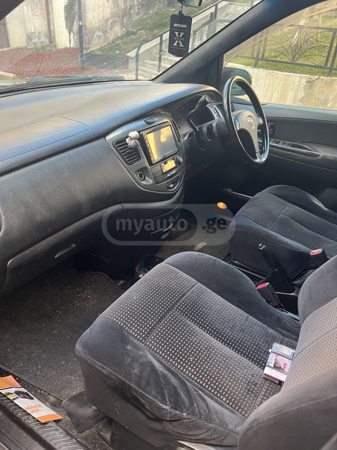 Mazda MPV 2005 — photo 2