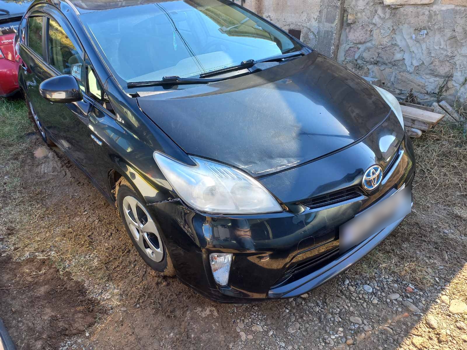 Toyota Prius 2015 — photo 2