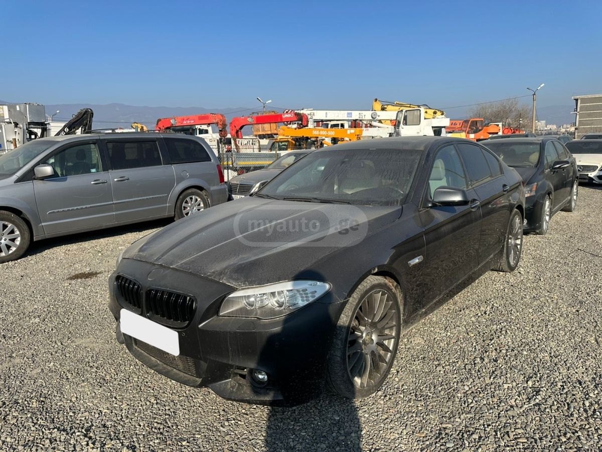 BMW 550 2011 — photo 2