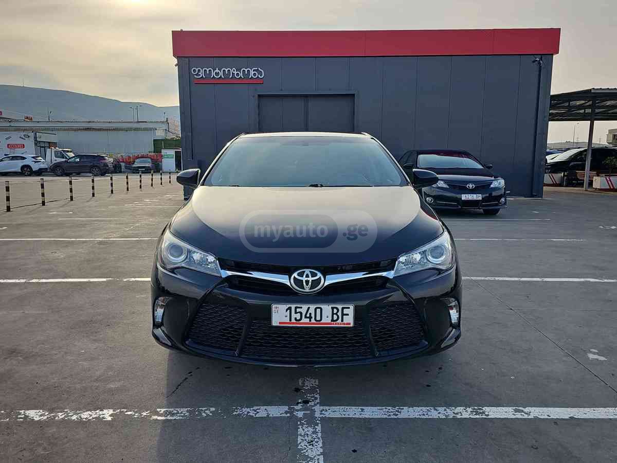 Toyota Camry 2017 — photo 2