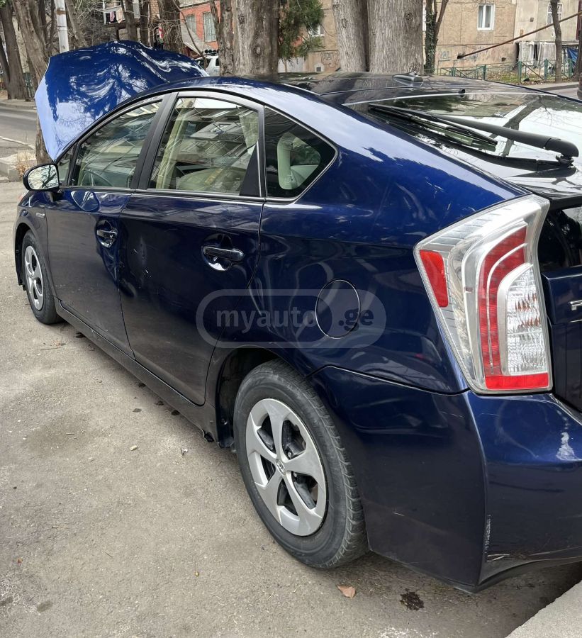 Toyota Prius 2013 — photo 2