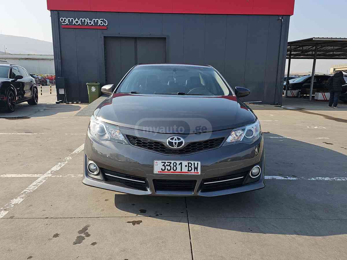 Toyota Camry 2014 — photo 2