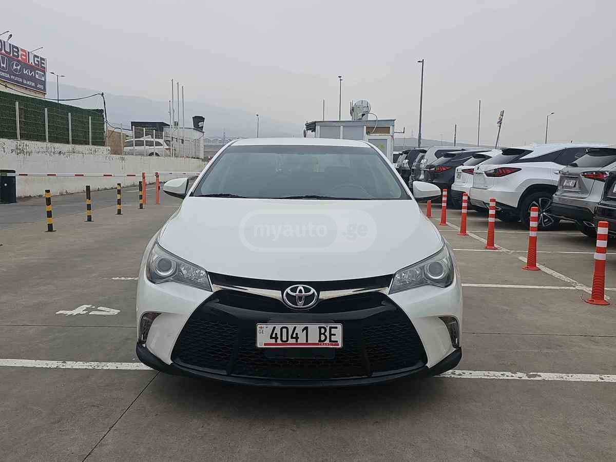 Toyota Camry 2016 — photo 2