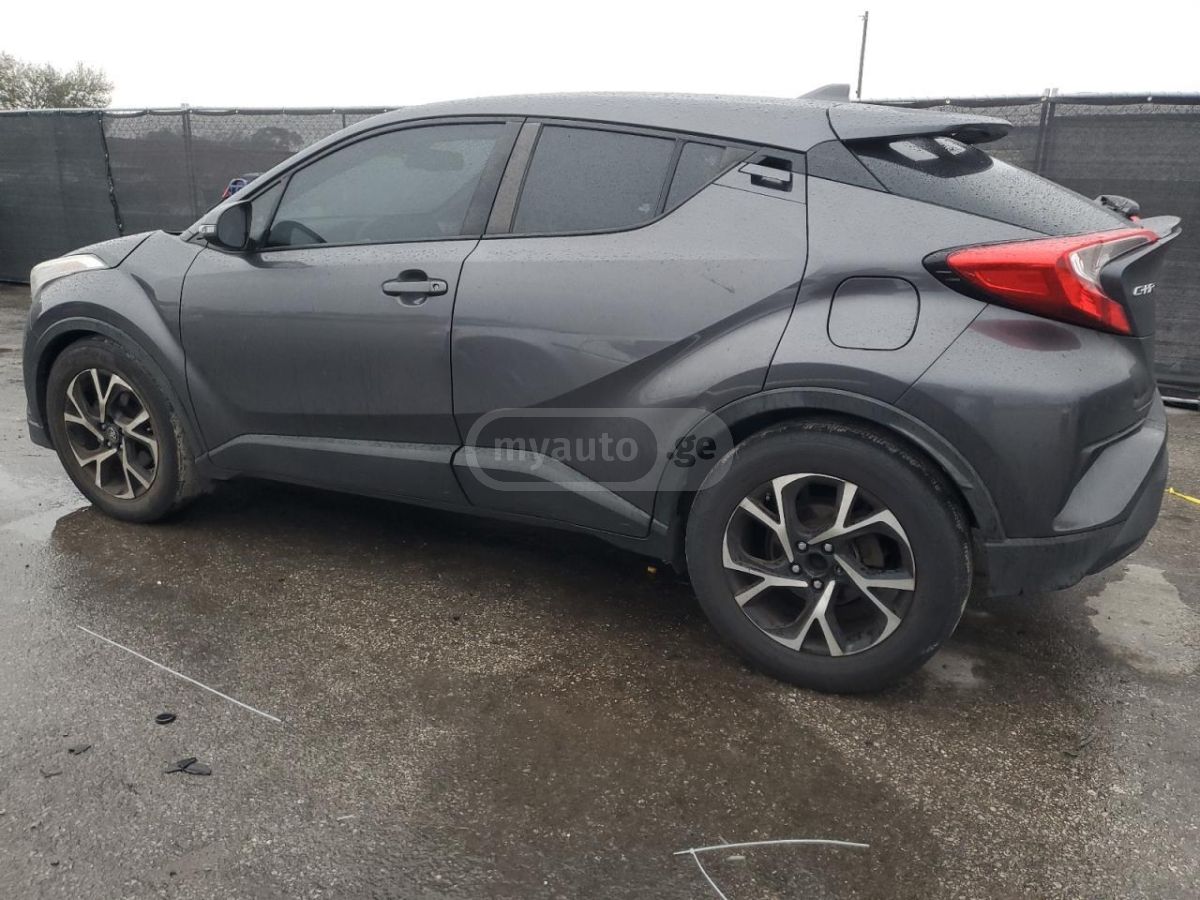 Toyota C-HR 2018 — photo 2