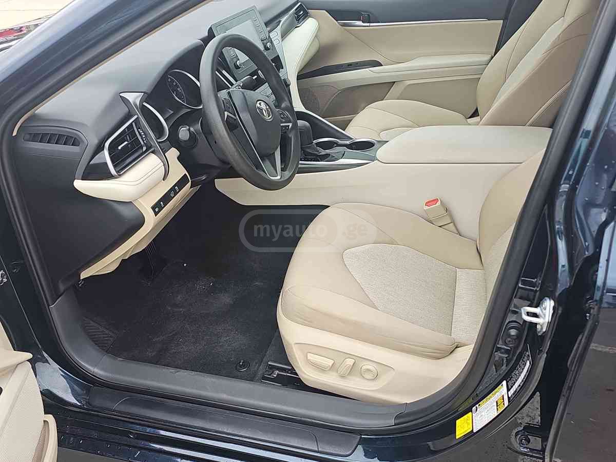 Toyota Camry 2021 — photo 2