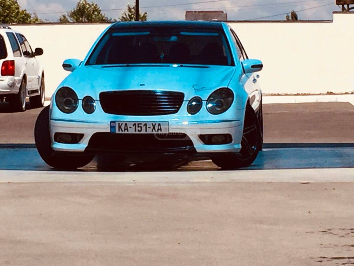 Mercedes-Benz E 500 2004 — photo 2