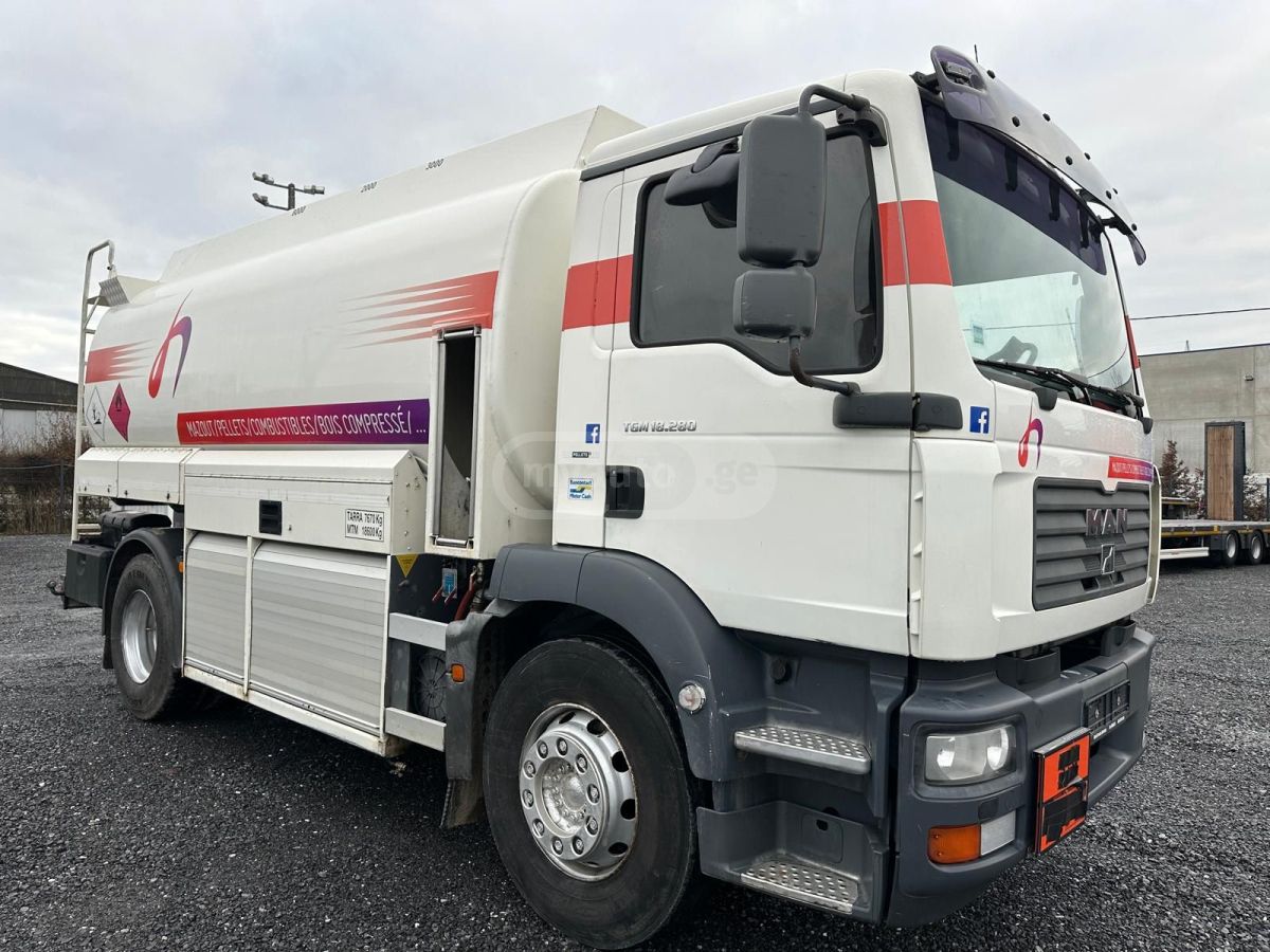Isuzu TGM