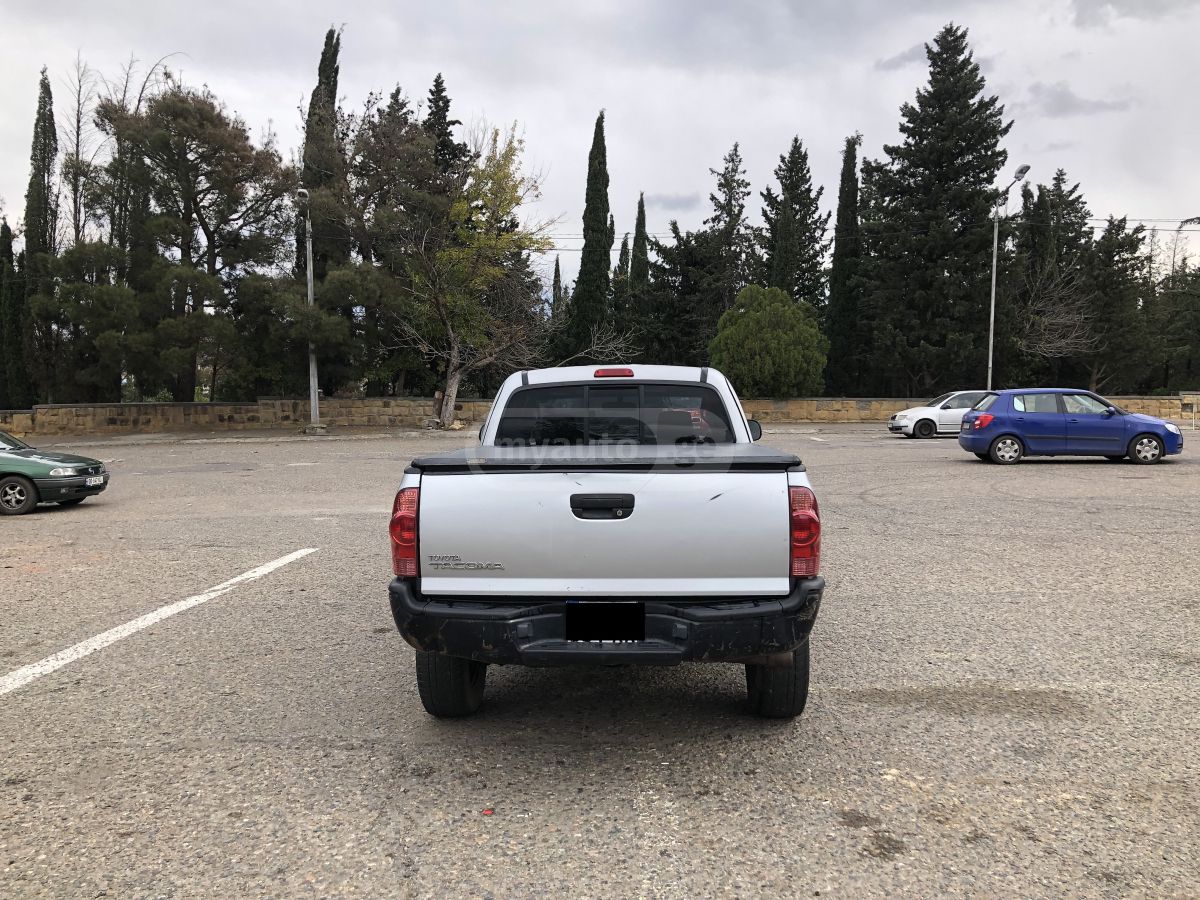 Toyota Tacoma 2005 — photo 2