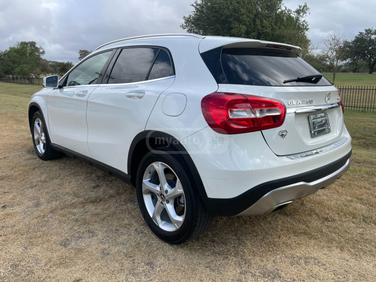 Mercedes-Benz GLA 250 2017 — photo 2