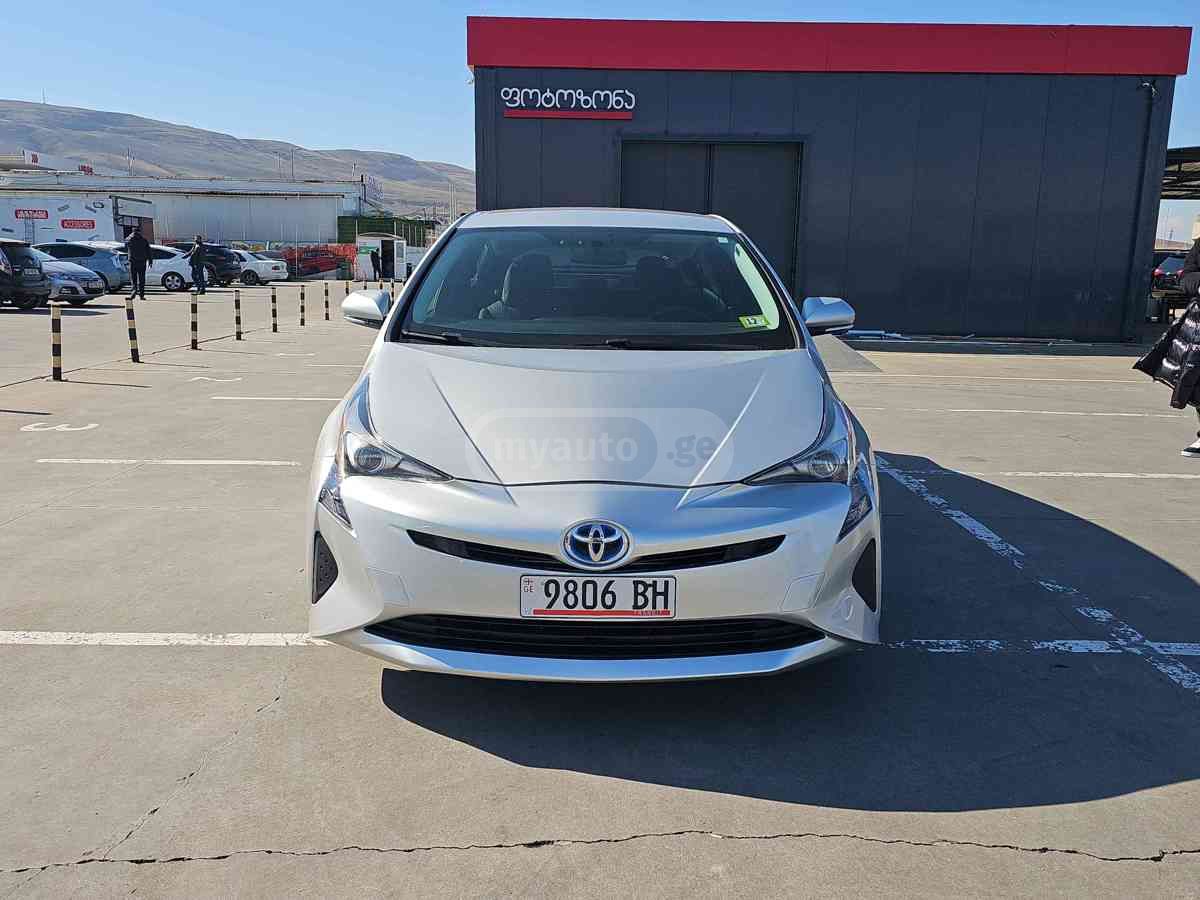 Toyota Prius 2016 — photo 2