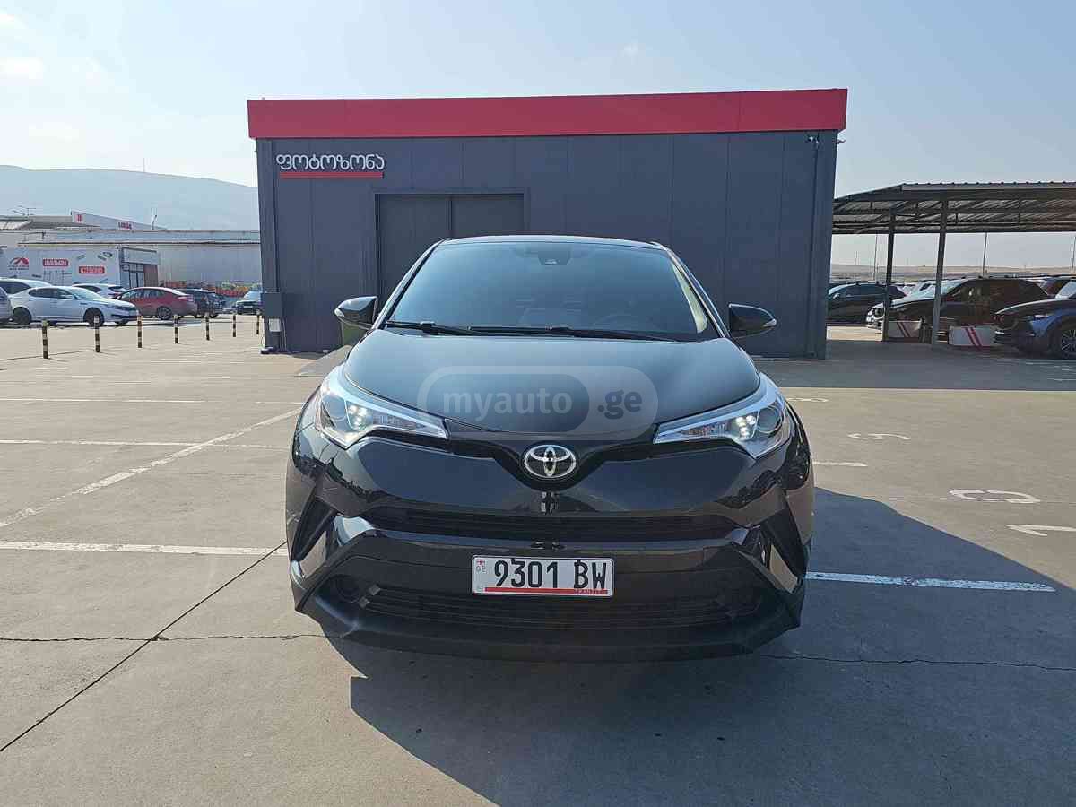 Toyota C-HR 2019 — photo 2