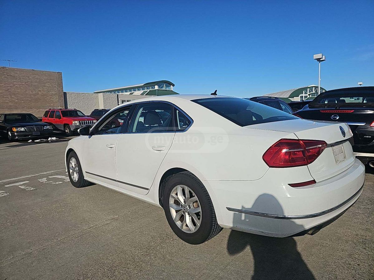 Volkswagen Passat 2016 — photo 2