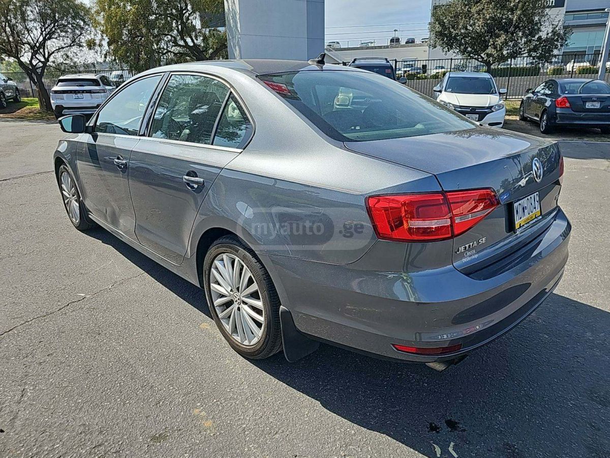 Volkswagen Jetta 2015 — photo 2