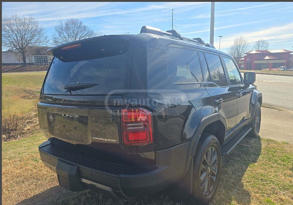 Toyota Land Cruiser Prado 2024 — photo 2