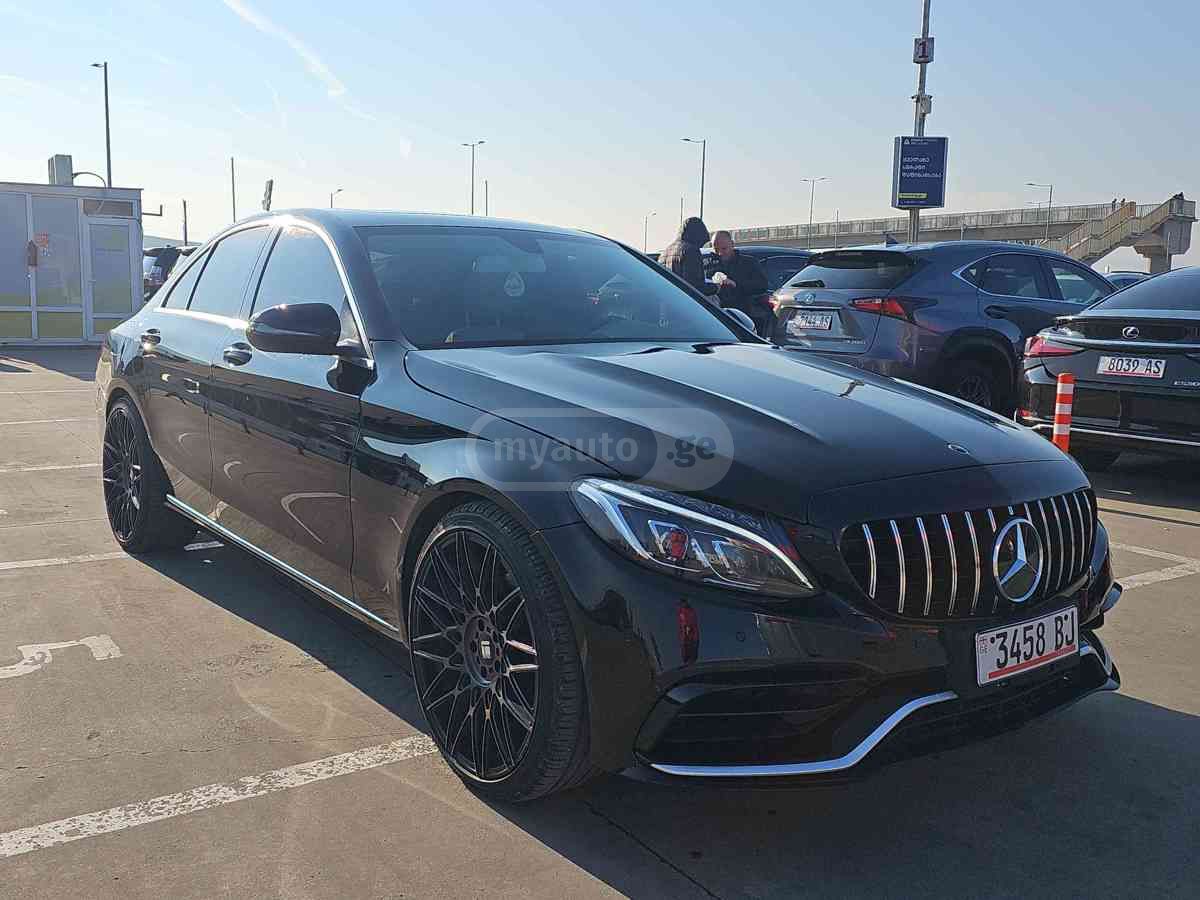 Mercedes-Benz C 300 2018 — photo 2