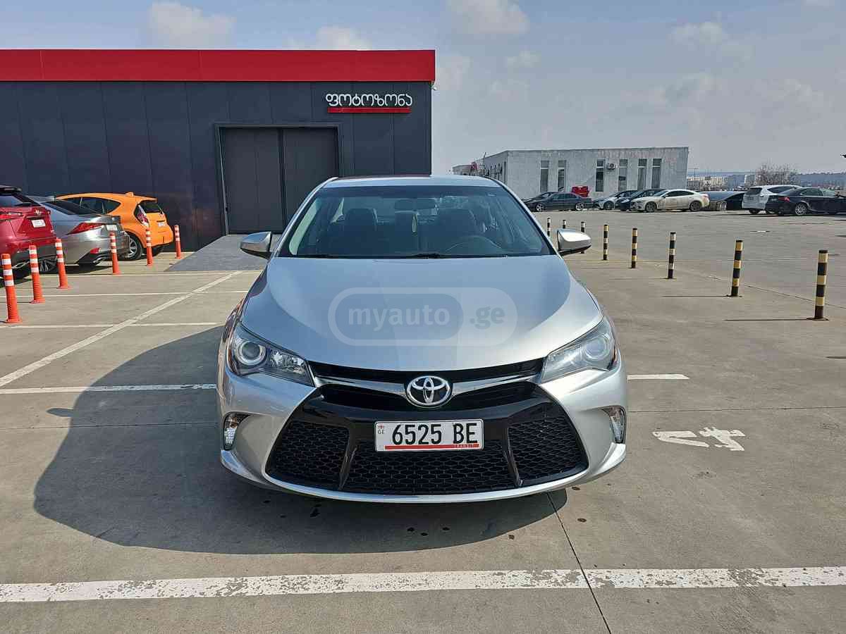 Toyota Camry 2016 — photo 2