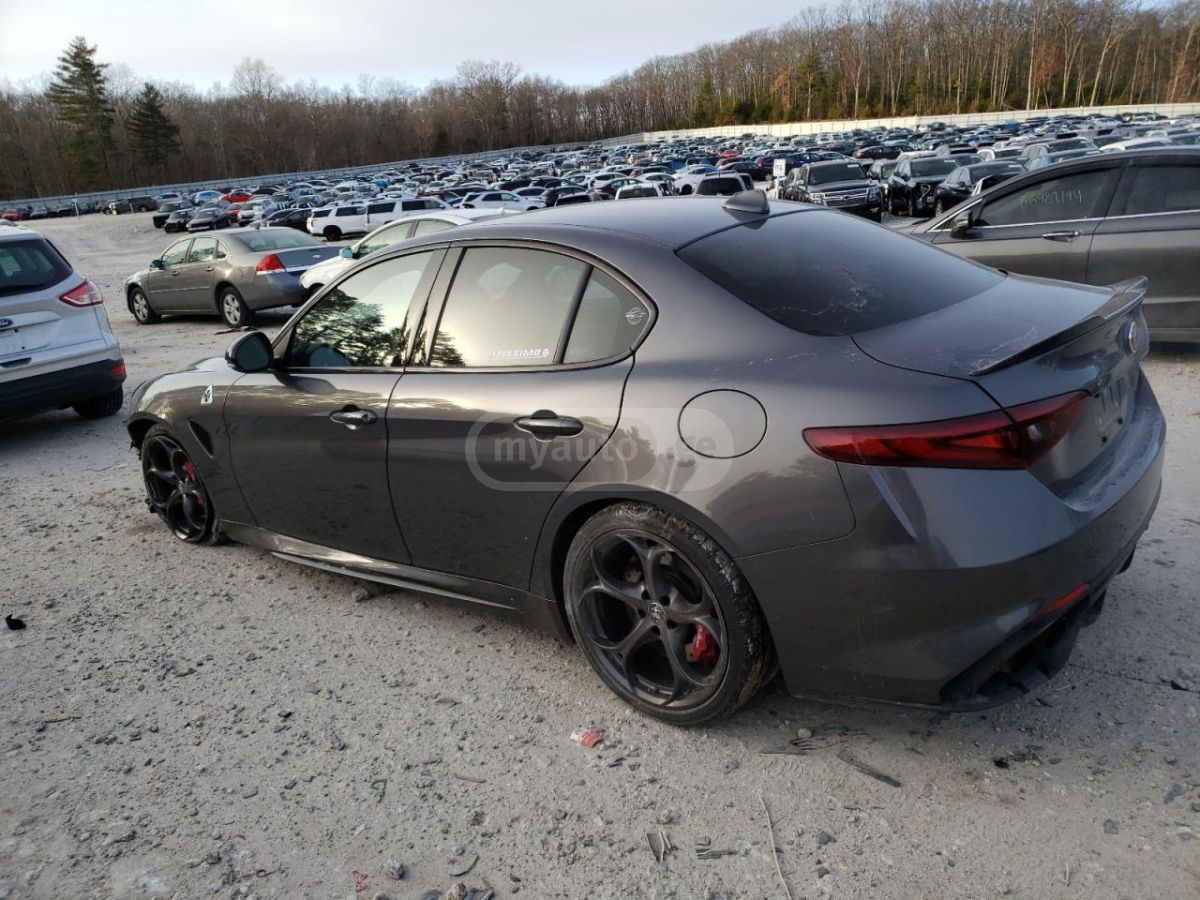 Alfa Romeo Giulia 2019 — photo 2