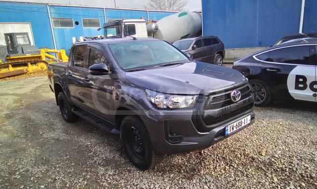 Toyota Hilux 2023 — photo 2