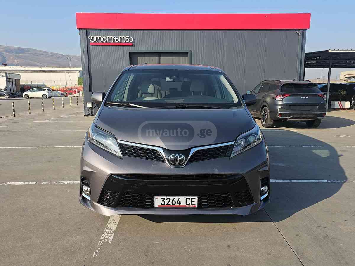 Toyota Sienna 2020 — photo 2