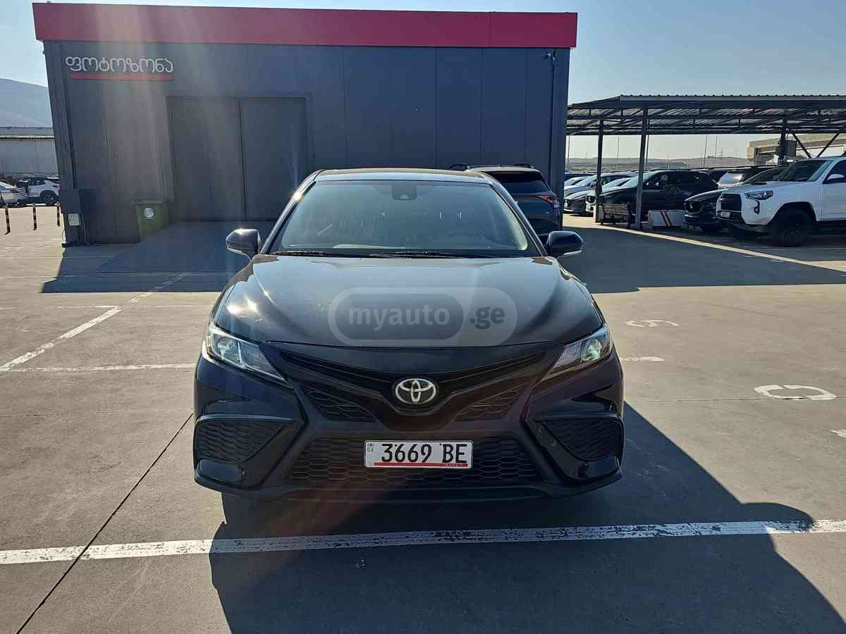 Toyota Camry 2021 — photo 2