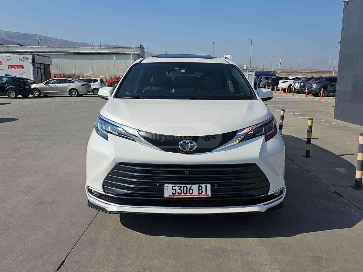 Toyota Sienna 2021 — photo 2