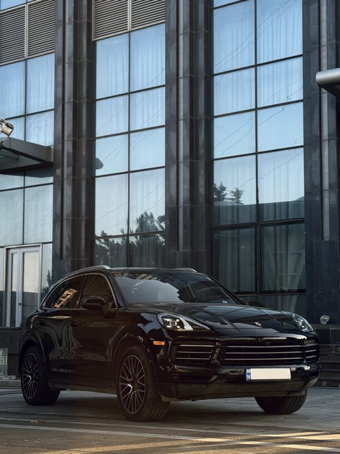 Porsche Cayenne 2023 — photo 2