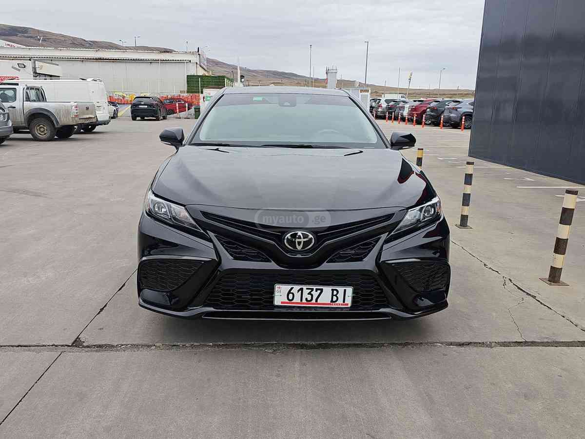 Toyota Camry 2022 — photo 2