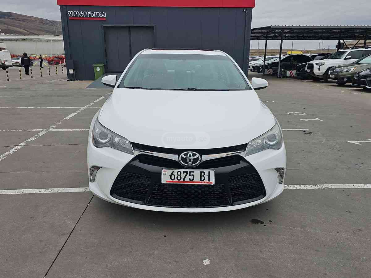 Toyota Camry 2015 — photo 2