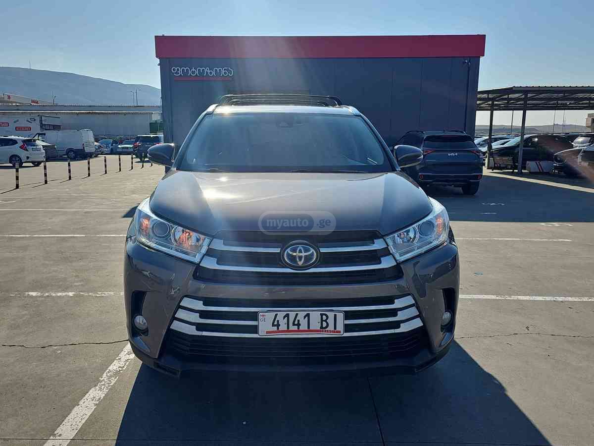 Toyota Highlander 2017 — photo 2