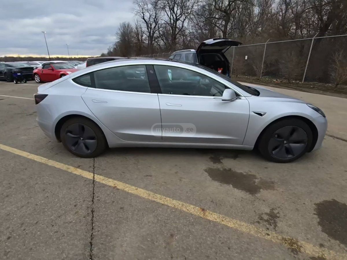 Tesla Model 3 2019 — photo 2