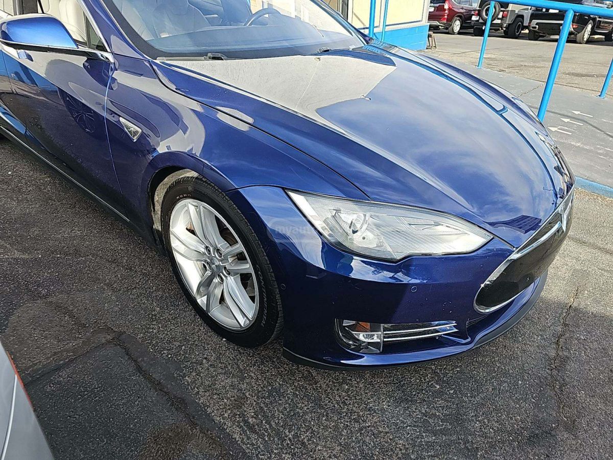 Tesla Model S 2015 — photo 2
