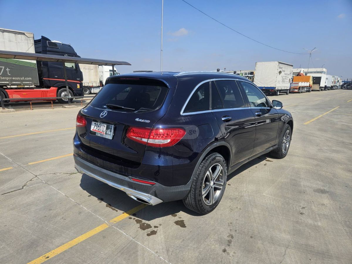 Mercedes-Benz GLC 300 2016 — photo 2