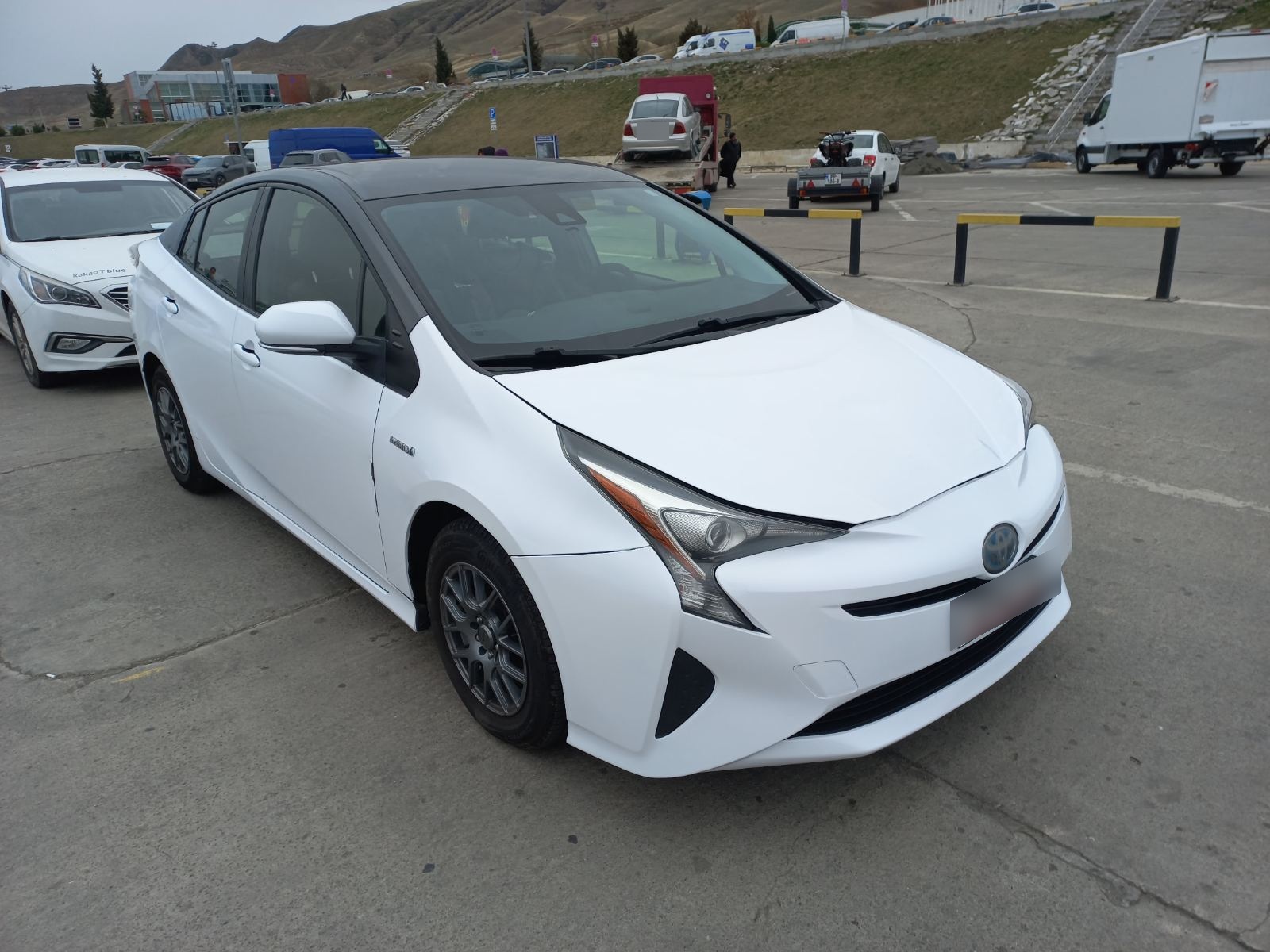 Toyota Prius 2018 — photo 2