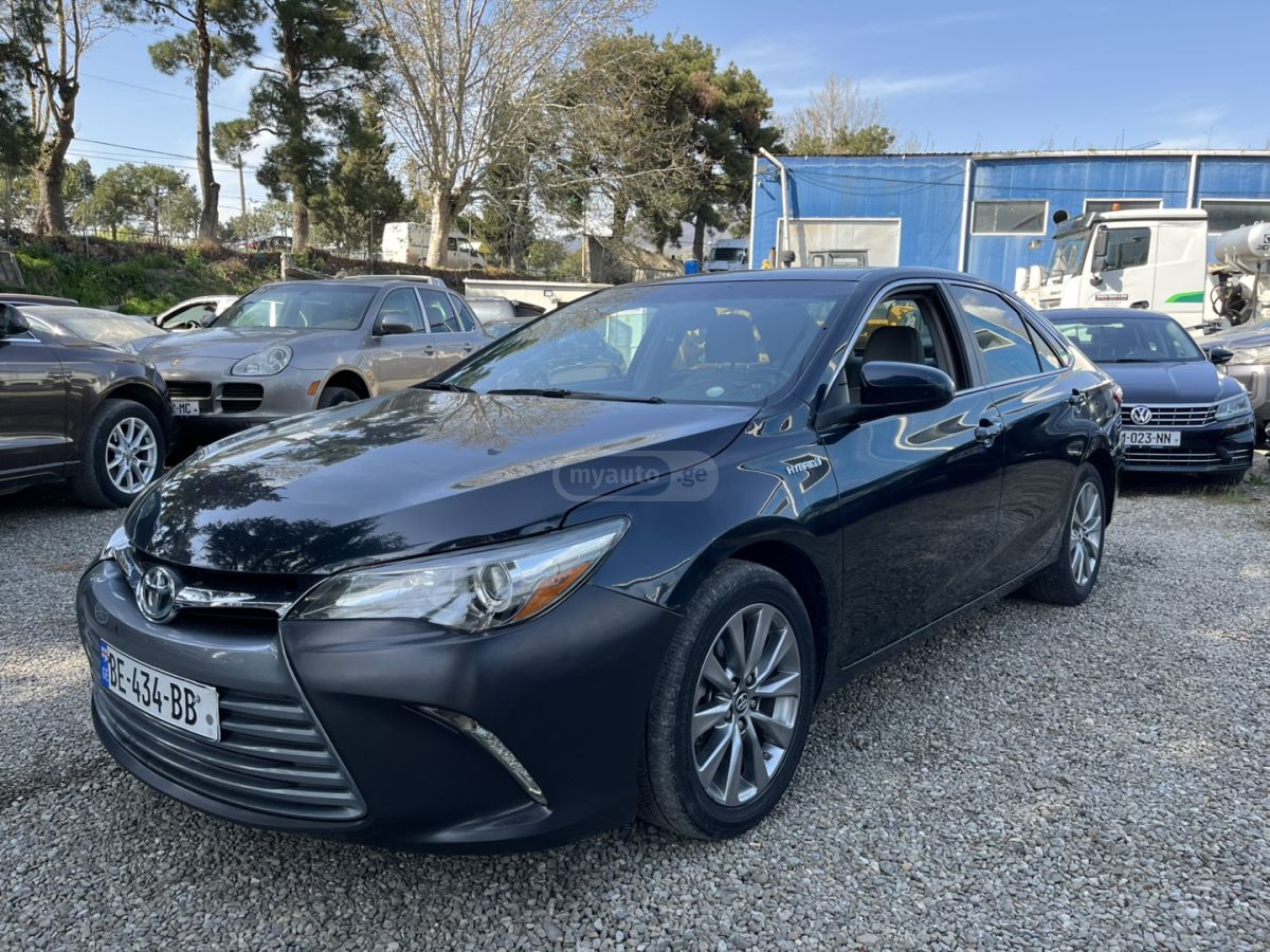 Toyota Camry 2016 — photo 2