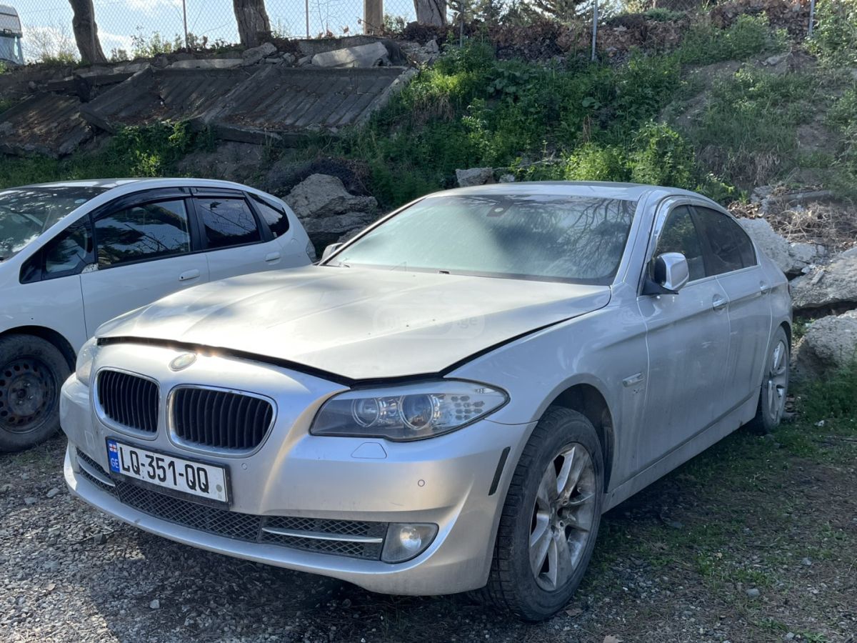 BMW 528 2011 — photo 2