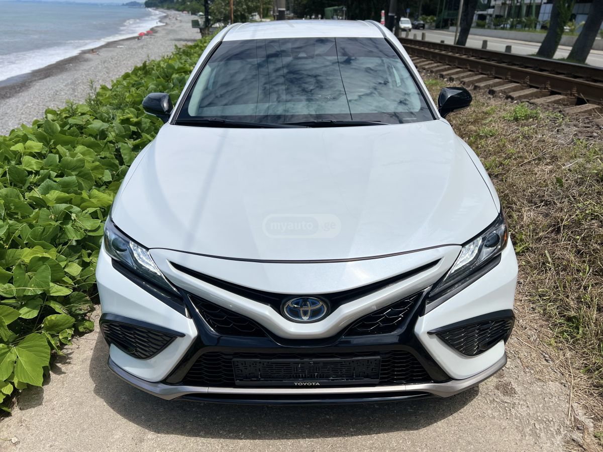 Toyota Camry 2022 — photo 2