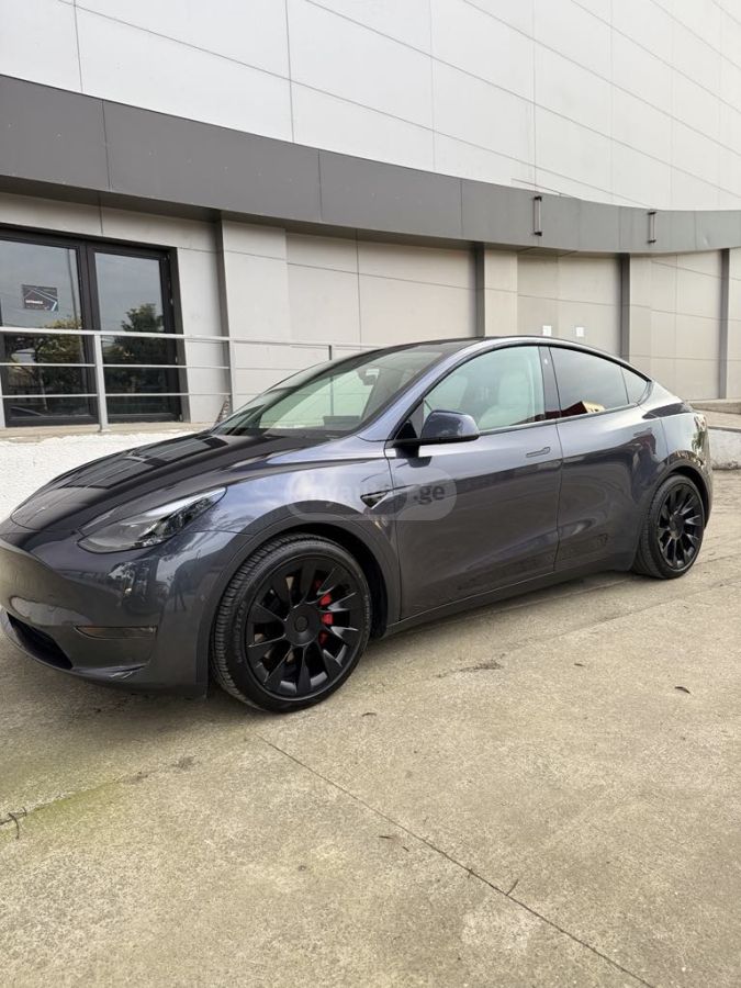 Tesla Model Y 2022 — photo 2