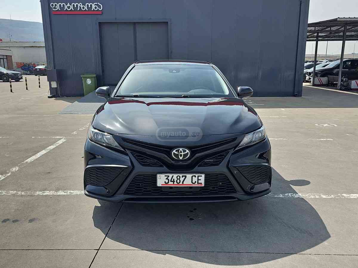 Toyota Camry 2021 — photo 2