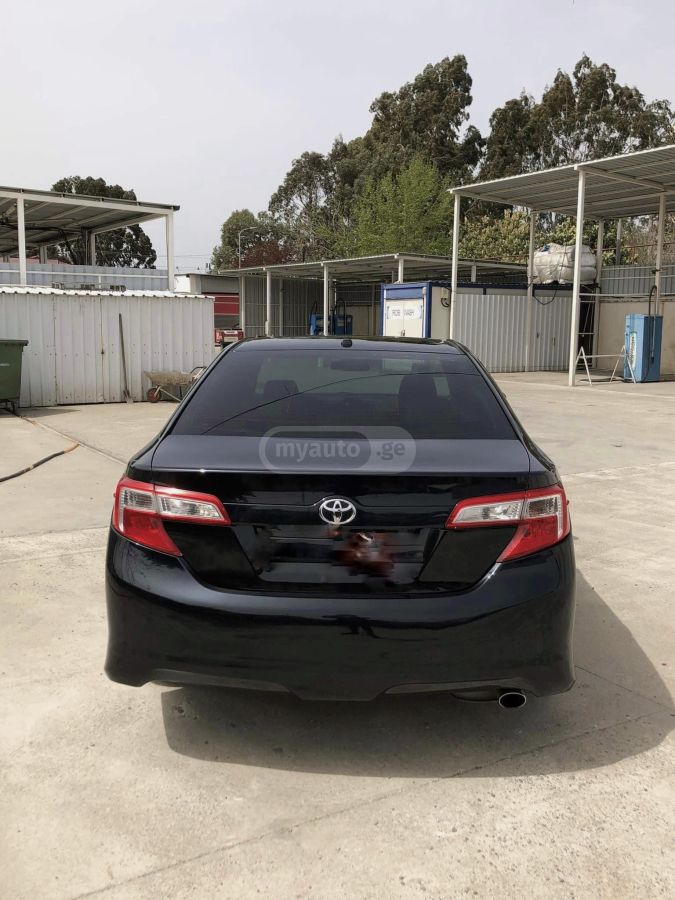 Toyota Camry 2014 — photo 2