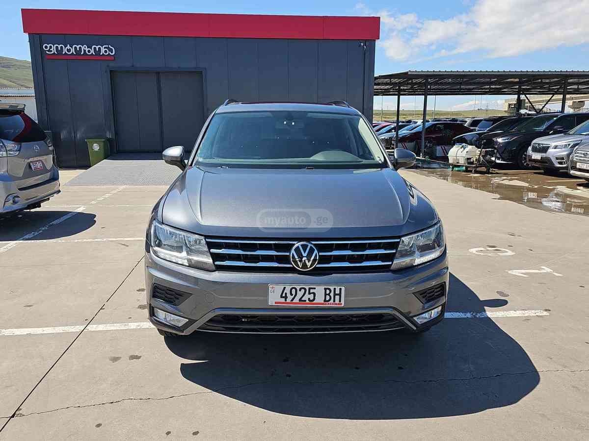 Volkswagen Tiguan 2021 — photo 2