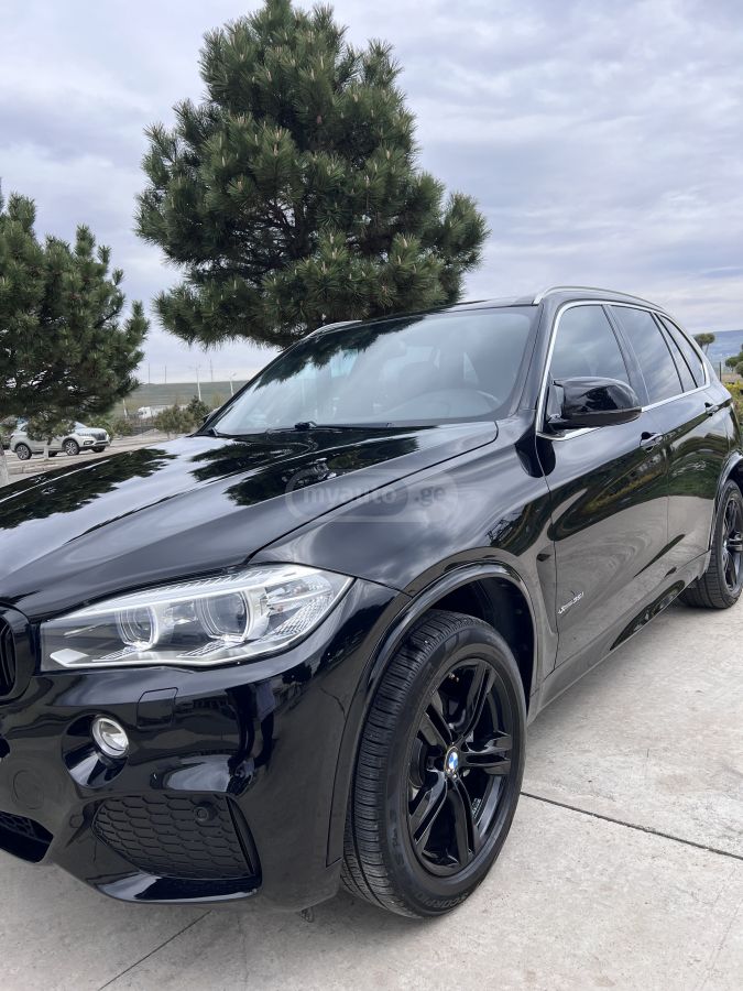 BMW X5 2017 — photo 2