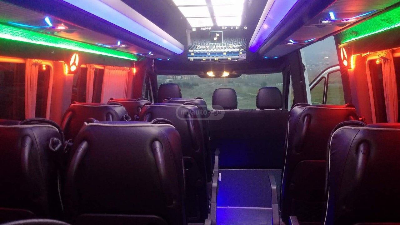 Mercedes-Benz Sprinter 2011 — photo 2