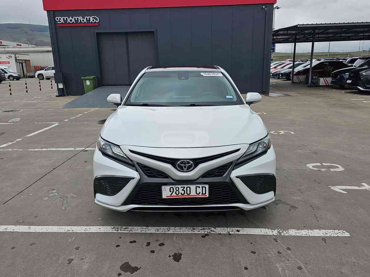 Toyota Camry 2021 — photo 2