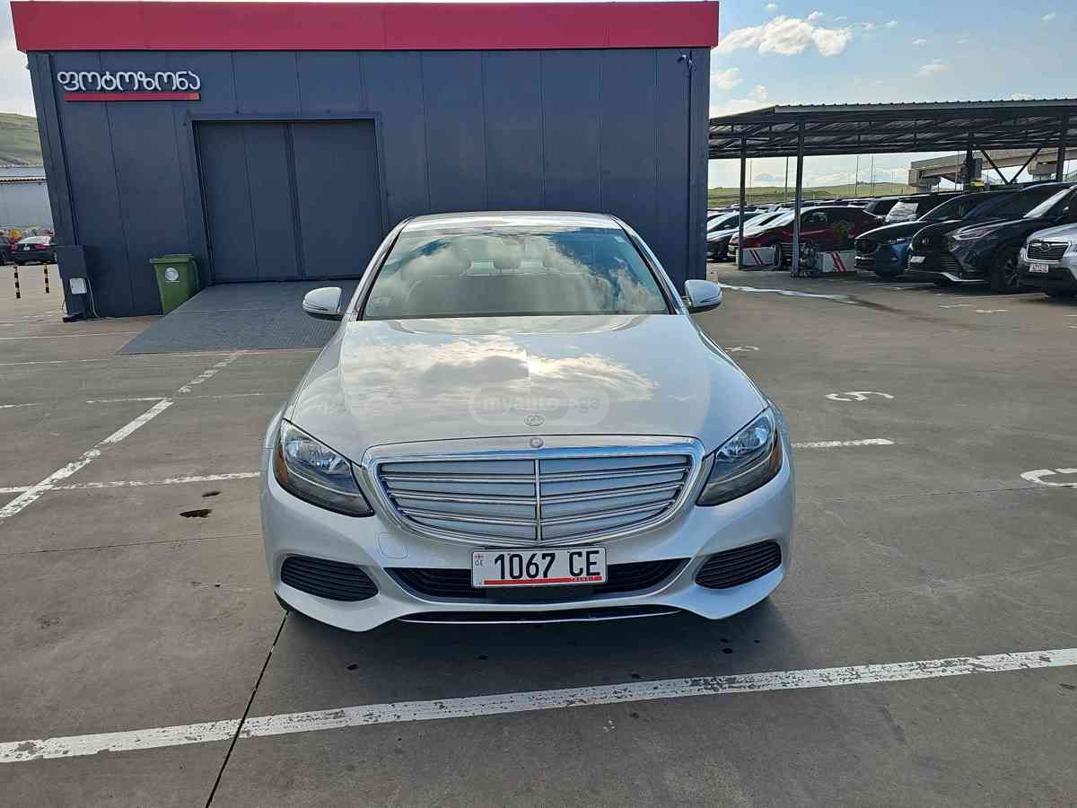 Mercedes-Benz C 300 2016 — photo 2