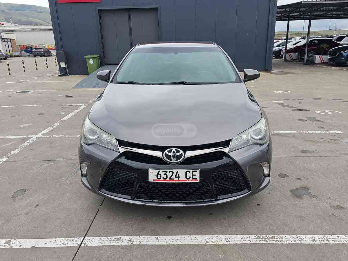 Toyota Camry 2016 — photo 2