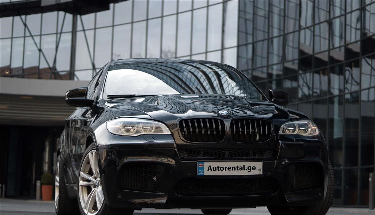 BMW X6 M 2018 — photo 2